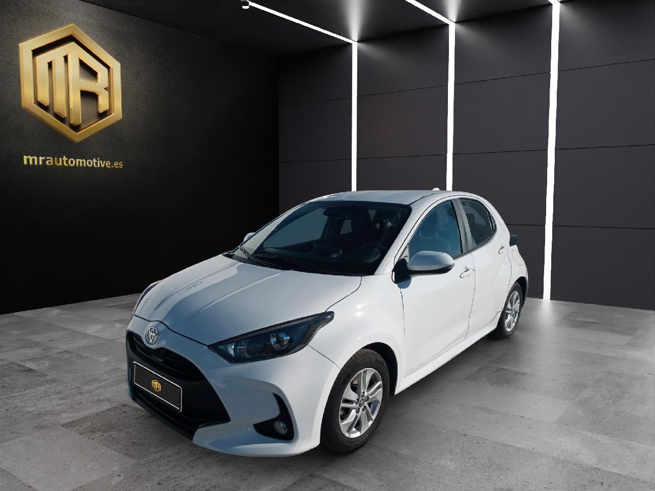 2024 Toyota Yaris Yaris 1.5 120H Business Plus coche de segunda mano