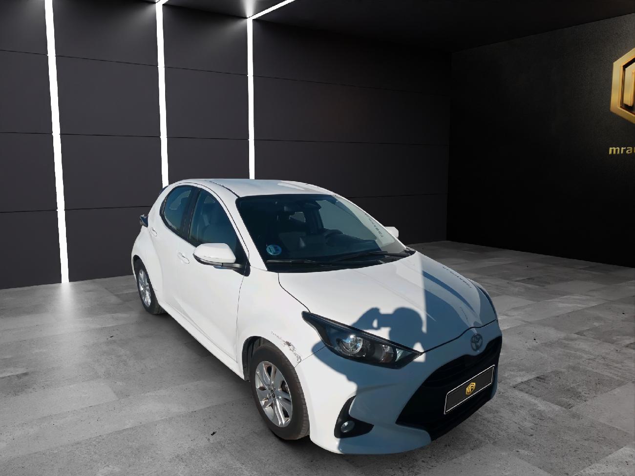 2024 Toyota Yaris Yaris 1.5 120H Business Plus coche de segunda mano
