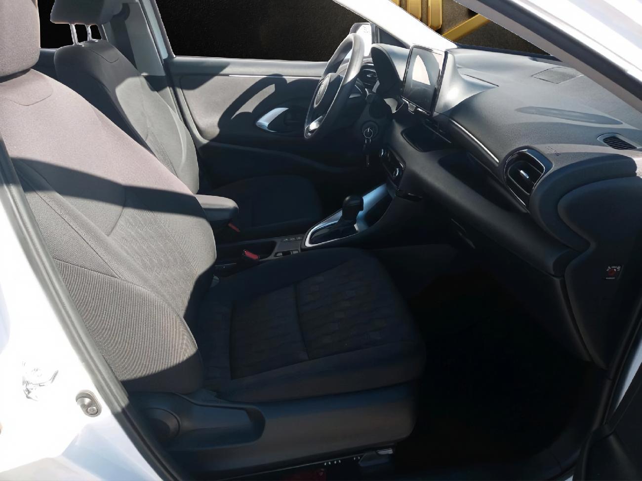 2024 Toyota Yaris Yaris 1.5 120H Business Plus coche de segunda mano