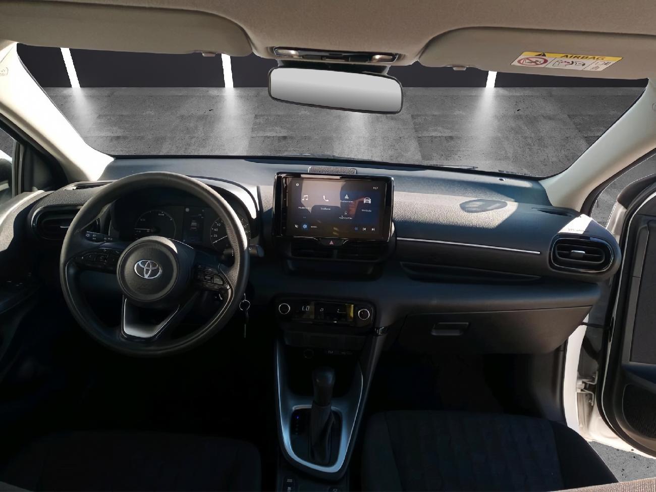 2024 Toyota Yaris Yaris 1.5 120H Business Plus coche de segunda mano