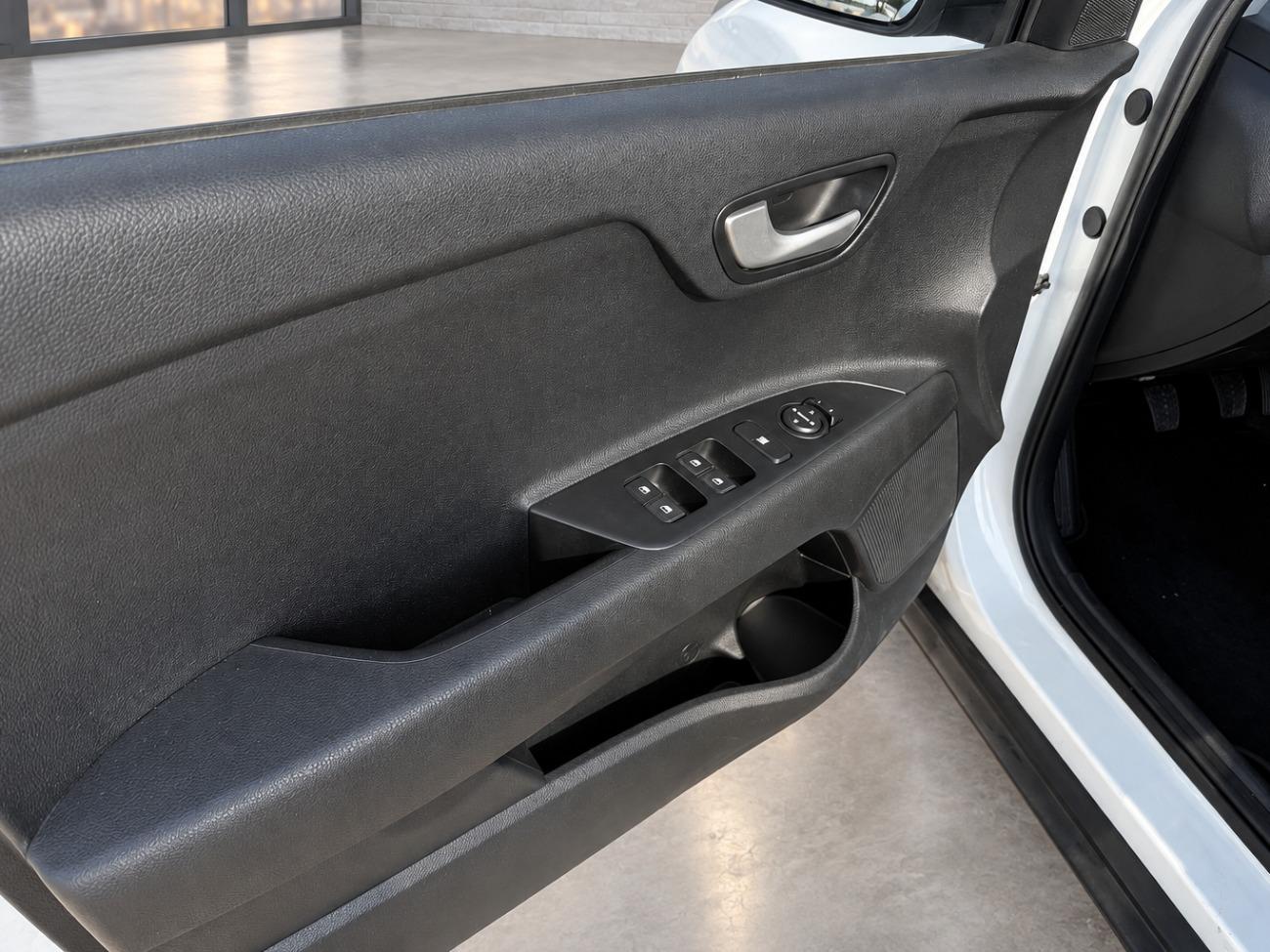 2022 KIA STONIC STONIC 1.0 T-GDi 74kW (100CV) MHEV iMT Concept coche de segunda mano