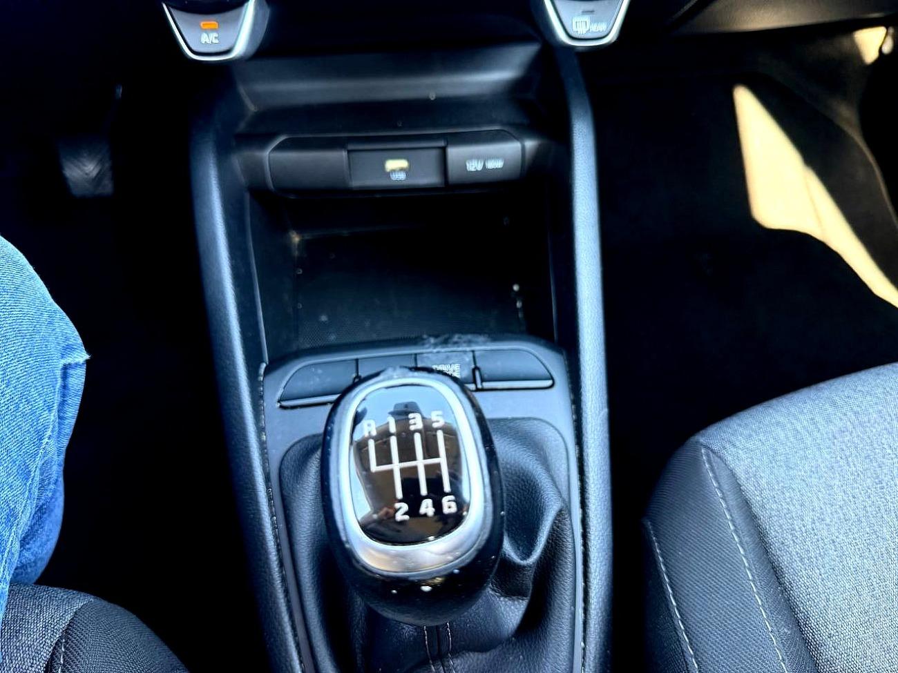 2022 KIA STONIC STONIC 1.0 T-GDi 74kW (100CV) MHEV iMT Concept coche de segunda mano