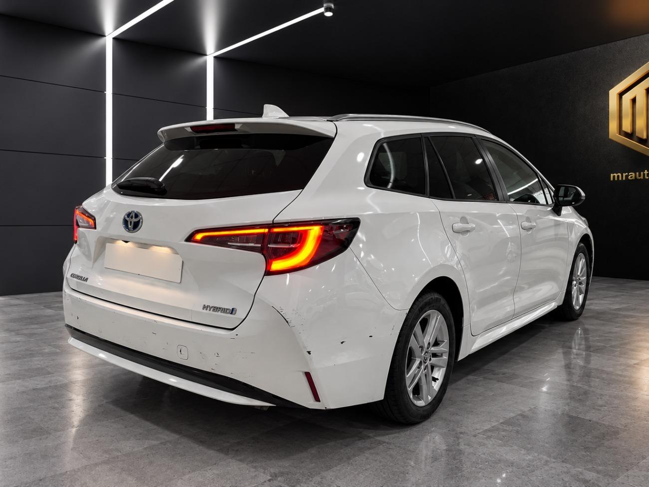2022 Toyota Corolla Corolla  1.8 125H BUSINESS PLUS E-CVT TOU SPORT coche de segunda mano
