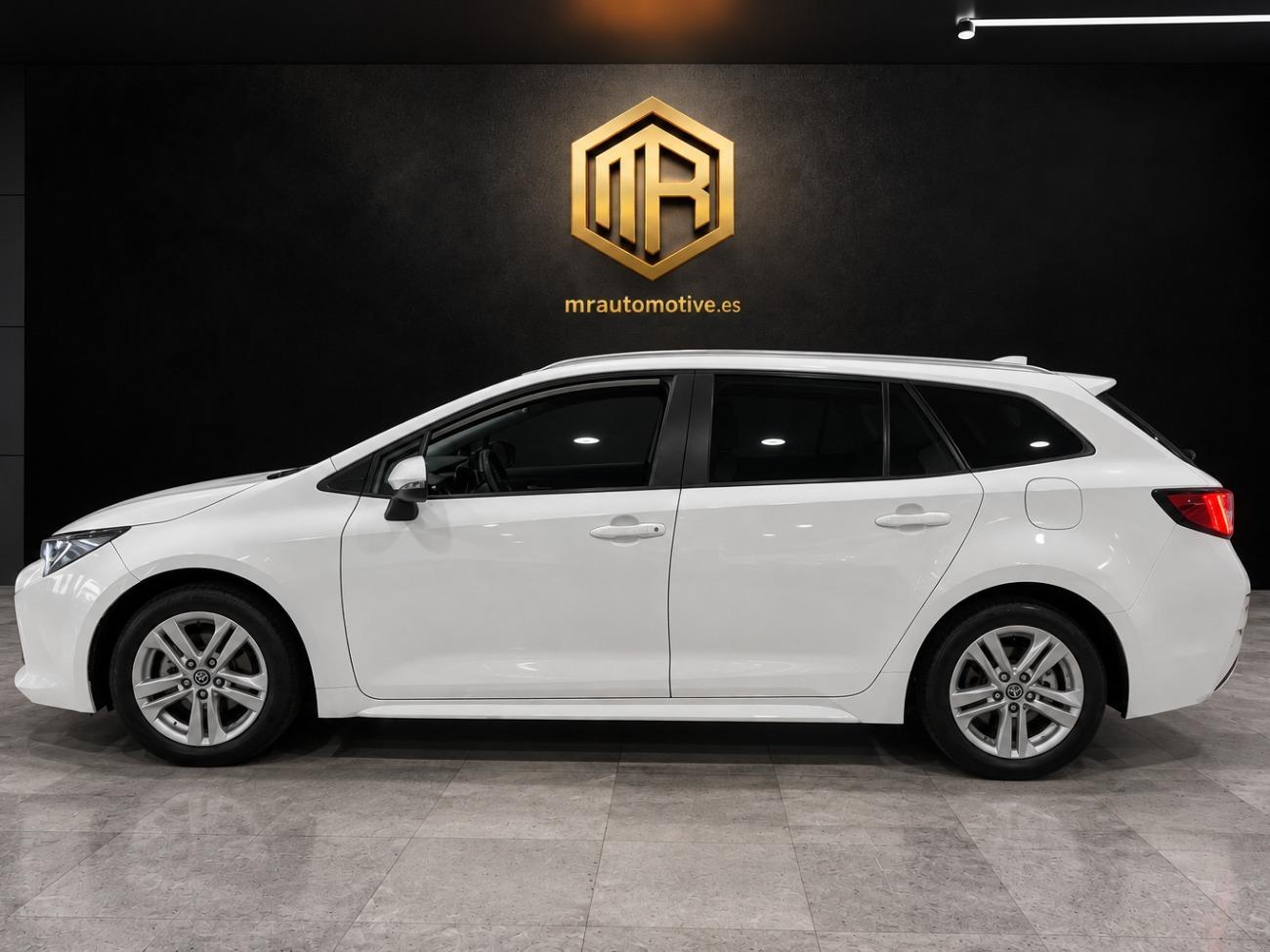 2022 Toyota Corolla Corolla  1.8 125H BUSINESS PLUS E-CVT TOU SPORT coche de segunda mano