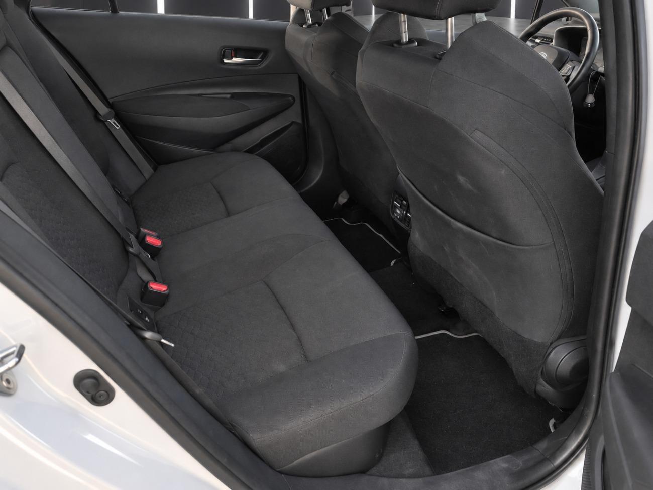 2022 Toyota Corolla Corolla  1.8 125H BUSINESS PLUS E-CVT TOU SPORT coche de segunda mano