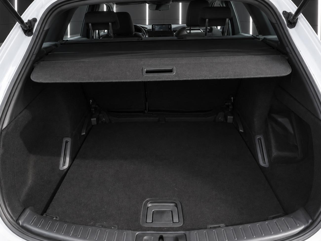 2022 Toyota Corolla Corolla  1.8 125H BUSINESS PLUS E-CVT TOU SPORT coche de segunda mano