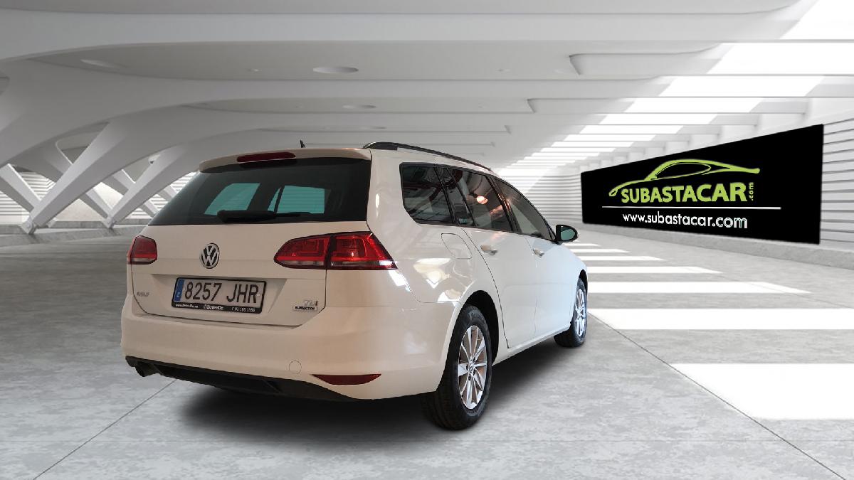 2015 Volkswagen Golf  GOLF VII Variant 1.6 TDI CR BMT Business & Navi 110 coche de segunda mano